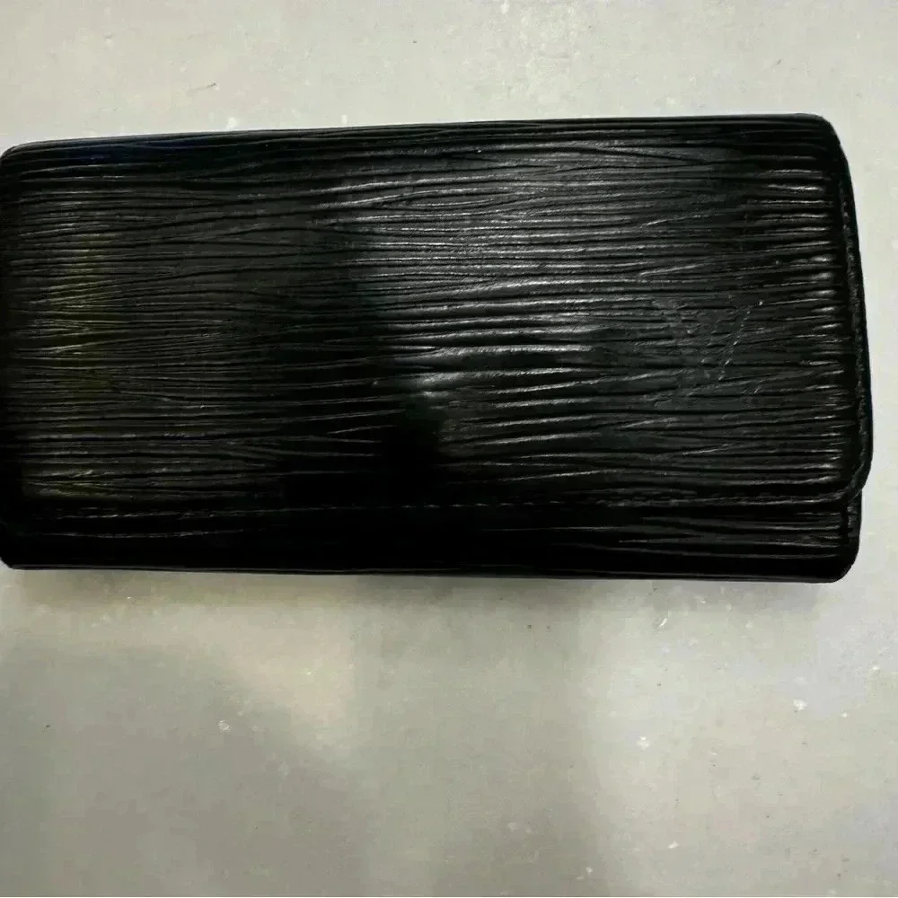 Louis Vuitton Black Leather Epi Key Holder 4 Rings Date Code CA1907 unisex